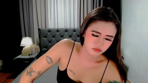 jhuliana_and_charles_room online show from April 2026 01:53:01 AM