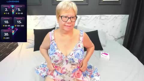 Jill  online show from September 2025 08:32:01 PM