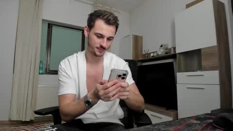 AlphaJimmy online show from November 2025 03:19:02 PM