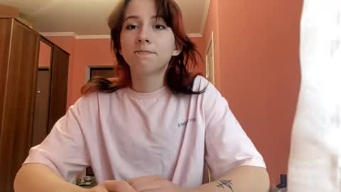 Snapshot of jinnyjurina chatting on November 2025 12:36:02 PM Emma online show from November 2025 12:36:02 PM