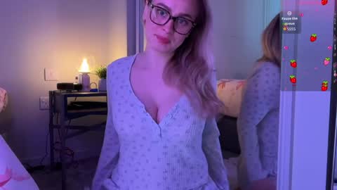 Snapshot of jjulietterose chatting on May 2026 08:42:01 AM Juliette Rose online show from May 2026 08:42:01 AM