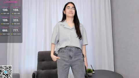 Mia online show from January 2025 12:05:02 PM