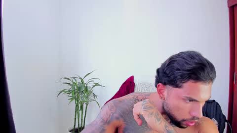 joe_esthetic online show from November 2025 04:07:02 PM