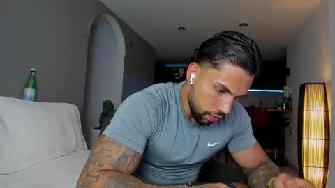 joe_esthetic online show from November 2025 01:59:01 AM