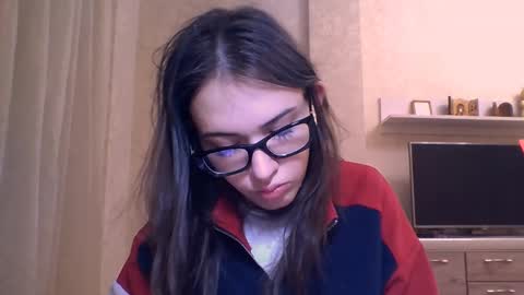 Jennifer online show from November 2025 06:19:02 PM