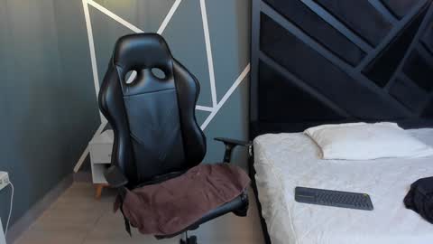 Johan Williams online show from December 2024 10:05:02 AM