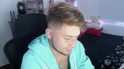 JOHAN independient model online show from February 2025 07:10:02 PM