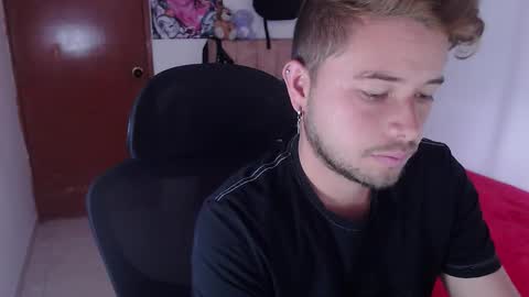 JOHAN independient model online show from October 2025 04:41:02 PM