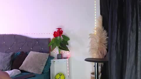 Snapshot of john_and_louis chatting on May 2026 11:59:01 AM John online show from May 2026 11:59:01 AM