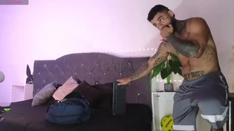 Snapshot of john_and_louis chatting on May 2026 11:59:01 AM John online show from May 2026 11:59:01 AM