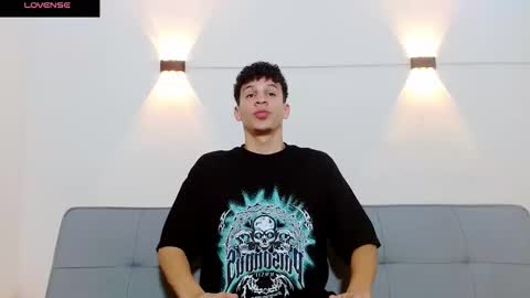 john_ssnow29 online show from October 2025 12:38:02 PM