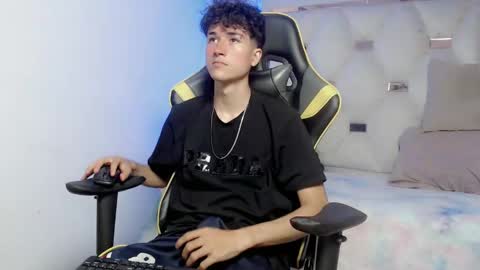 johnny_cagee online show from November 2025 04:45:01 AM