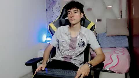 johnny_cagee online show from January 2026 03:43:02 AM