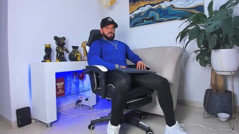 JOHNNY online show from January 2026 12:01:02 AM