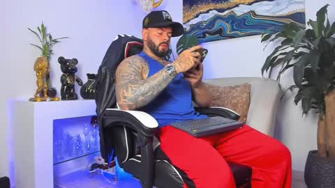 JOHNNY online show from February 2026 01:12:01 AM