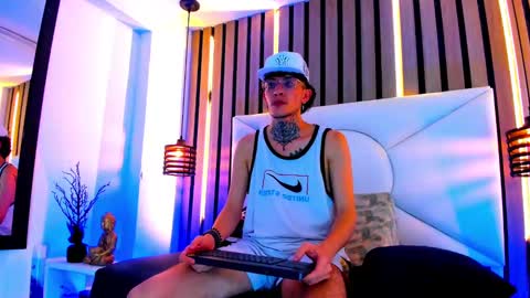 johnsonisaac94  online show from October 2025 03:06:01 AM