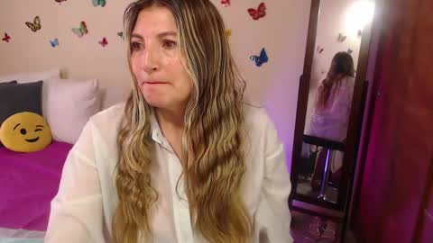 Jolie Mature online show from February 2025 07:38:02 PM
