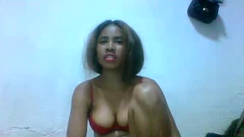 joliedonnue online show from December 2025 09:33:01 PM