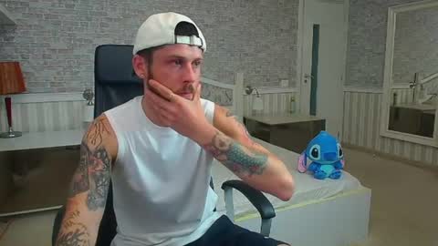 Snapshot of jonahshaw chatting on July 2026 04:26:01 AM JonahShaw online show from July 2026 04:26:01 AM
