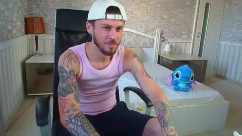 Snapshot of jonahshaw chatting on July 2026 05:05:01 AM JonahShaw online show from July 2026 05:05:01 AM