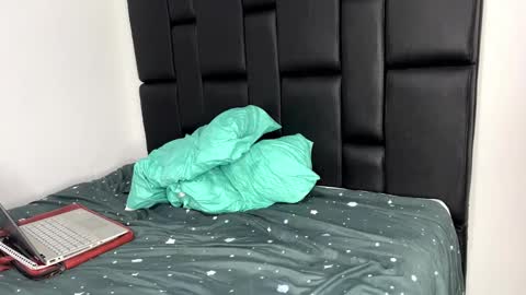 jonathancast08 online show from April 2026 07:58:02 PM