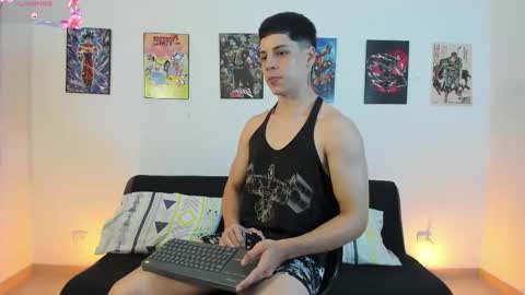 Instagram jonathanfit14 online show from December 2025 11:33:02 PM