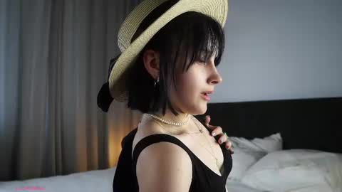 Snapshot of jonnienita chatting on June 2026 12:53:02 PM Alice online show from June 2026 12:53:02 PM