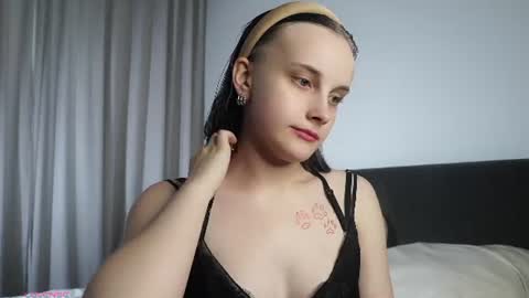 Snapshot of jonnienita chatting on July 2026 12:20:01 PM Alice online show from July 2026 12:20:01 PM