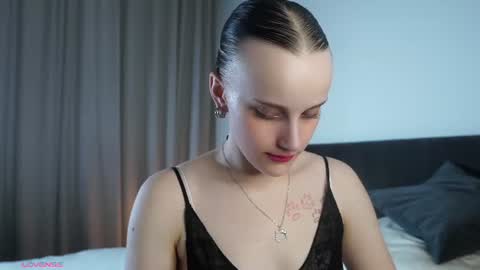 Snapshot of jonnienita chatting on July 2026 12:30:01 PM Alice online show from July 2026 12:30:01 PM