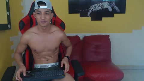 Snapshot of jose_sexycumm chatting on December 2024 12:22:01 AM jose_sexycumm online show from December 2024 12:22:01 AM
