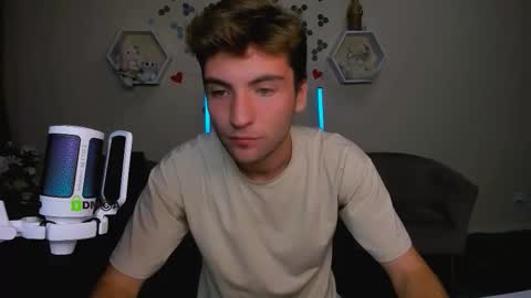 joseph_bear_ online show from September 2025 07:14:02 PM