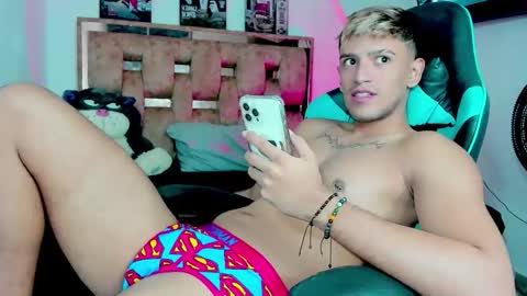 Snapshot of josh_cam99 chatting on November 2025 07:00:02 AM JOSH online show from November 2025 07:00:02 AM