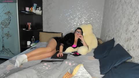 Ju  lia online show from October 2025 07:31:01 AM