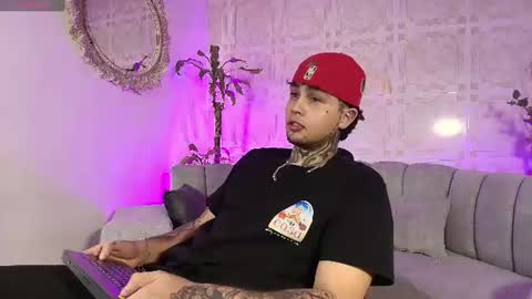 juan_alvarez18 online show from June 2026 06:27:02 AM