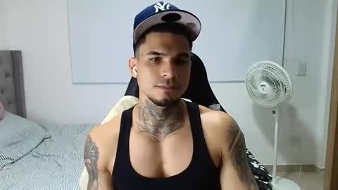 juan_gomez_1 online show from January 2026 01:41:02 AM