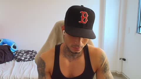 juan_gomez_1 online show from May 2026 09:44:02 PM