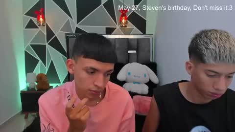 Snapshot of juan_nd_steven chatting on May 2026 01:12:01 AM JuanSteven online show from May 2026 01:12:01 AM
