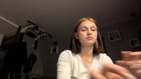 Lola online show from October 2025 04:52:02 PM