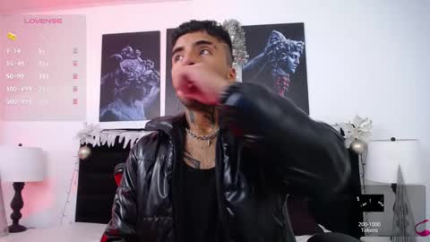 juancamilo66_ online show from December 2024 02:35:02 AM