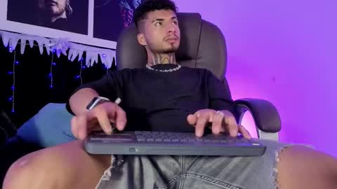 juancamilo66_ online show from December 2025 03:23:01 AM