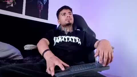 juancamilo66_ online show from August 2026 09:35:02 PM