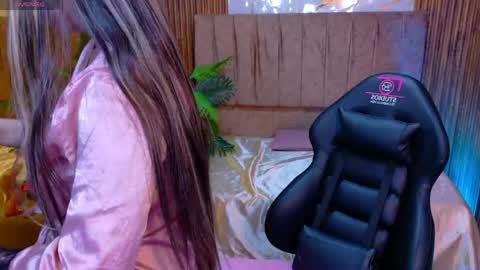 Snapshot of juanita_tay chatting on June 2026 11:27:02 AM JUANITA online show from June 2026 11:27:02 AM