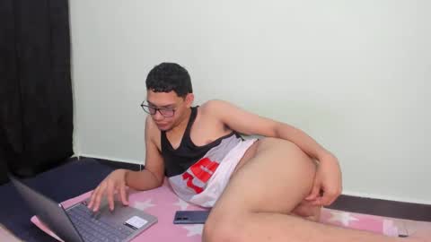 juansuarez204 online show from February 2025 12:08:01 AM