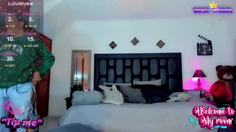 Jujubee online show from February 2025 12:16:01 PM