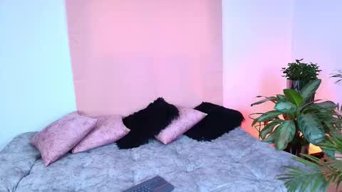 Snapshot of jules_n_gia chatting on November 2025 05:04:02 PM Jules and Gia online show from November 2025 05:04:02 PM