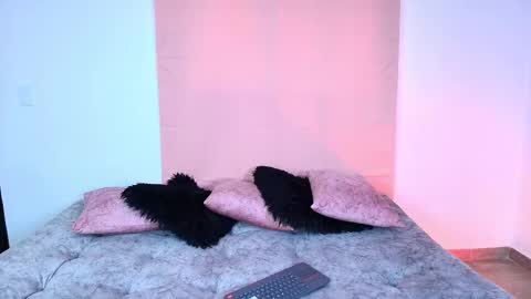 Snapshot of jules_n_gia chatting on November 2025 01:35:02 PM Jules and Gia online show from November 2025 01:35:02 PM