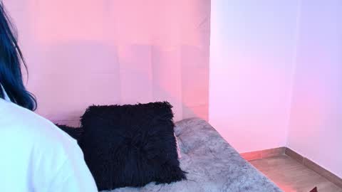 Snapshot of jules_n_gia chatting on November 2025 07:04:01 PM Jules and Gia online show from November 2025 07:04:01 PM