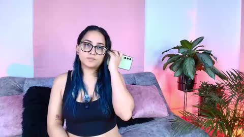 Snapshot of jules_n_gia chatting on November 2025 06:59:02 PM Jules and Gia online show from November 2025 06:59:02 PM