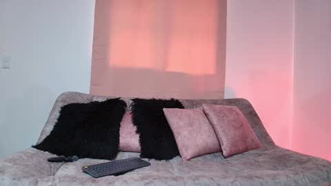 Snapshot of jules_n_gia chatting on November 2025 05:34:02 PM Jules and Gia online show from November 2025 05:34:02 PM