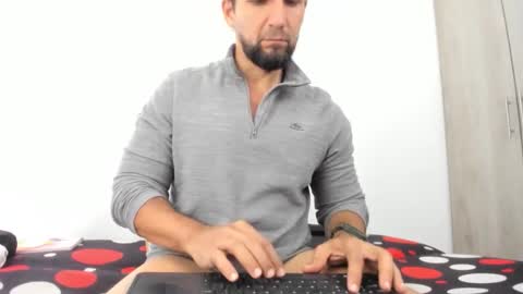 juleslake2 online show from December 2025 01:07:01 PM